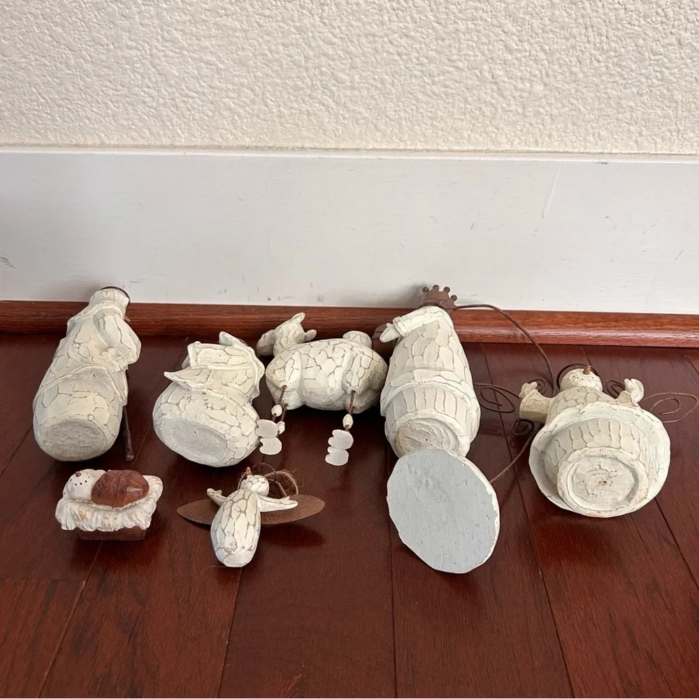Flurryville Living Quarters Snow Family Nativity Creche, Christmas